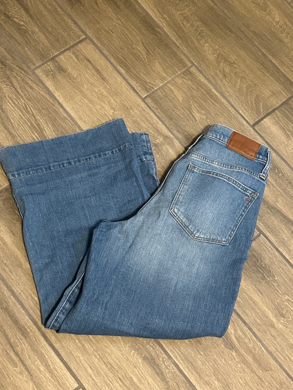 Madewell Women’s Mid Blue Wide Leg Crop Jeans, Size 28.